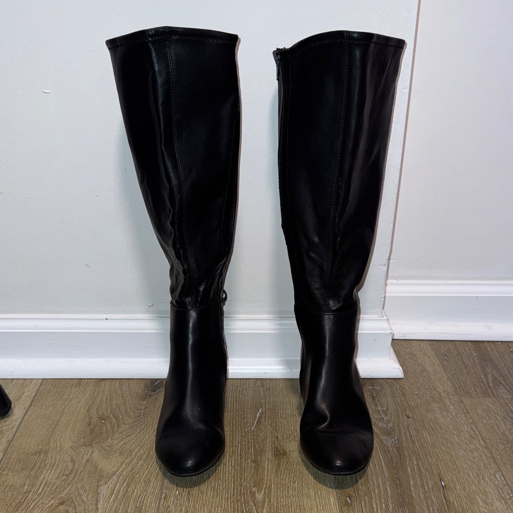 Extended calf heeled woman’s boots